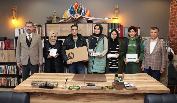 Karaköprü Belediyesi, Başarılı Olan Öğrencilere Ödüller Verdi