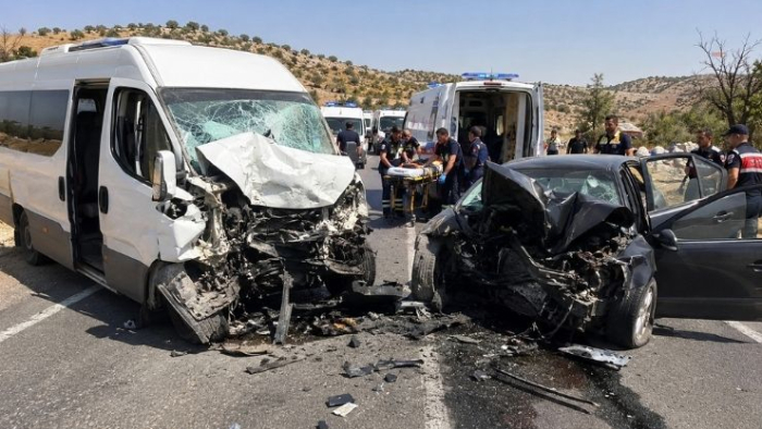 Şanlıurfa'da Yolcu Minibüsü Kaza Yaptı: 11 Yaralı