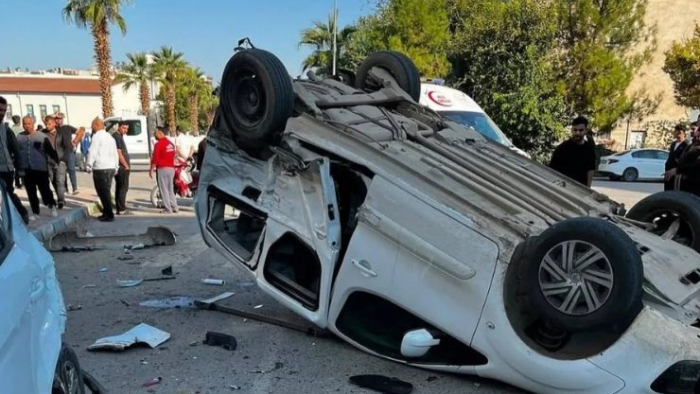 Urfa’da Trafik Kazası! Ticari Araç Takla Atarak Durabildi