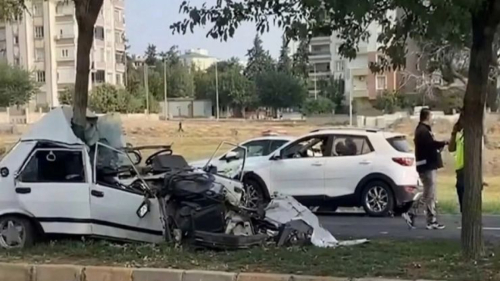 Şanlıurfa’da Feci Kaza! Otomobil İkiye Bölündü